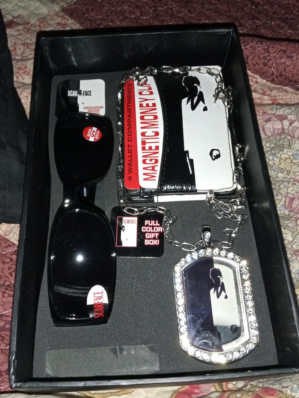 VHTF MIB Scarface Gift Box Set Sunglasses Wallet & Necklace - Picture 8 of 10